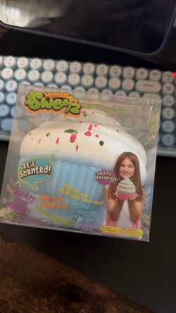 Squeezee sweets cupcake -TRADE ONLY