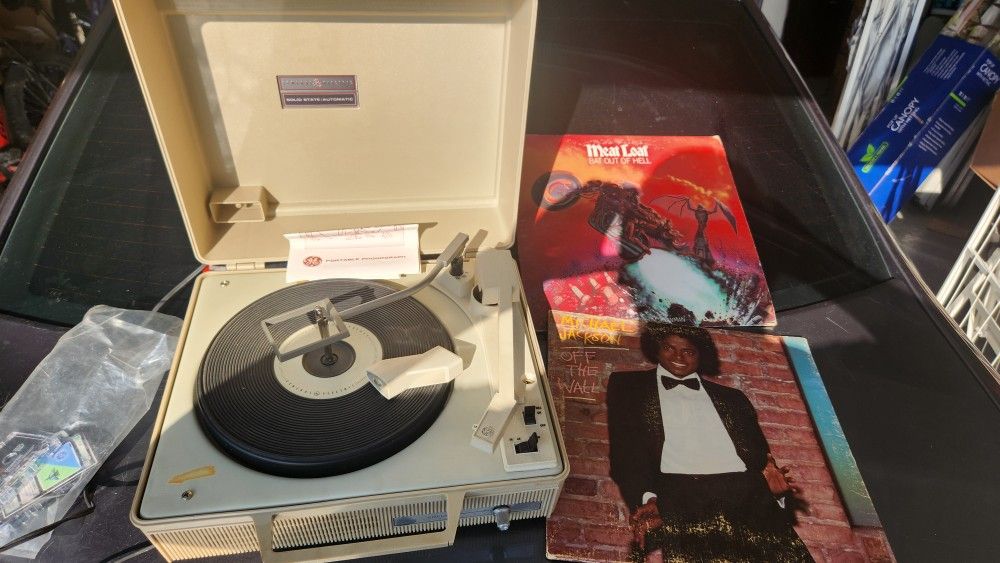 GE Solid State Vinyl Portalble Player
