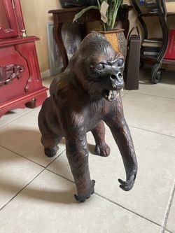 Realistic Handcrafted Gorilla Statue - Jungle Decor / Collectible
