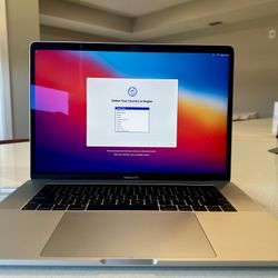 15" 2018 MacBook Pro | Intel Core i7, 2.2Gz, 16GB