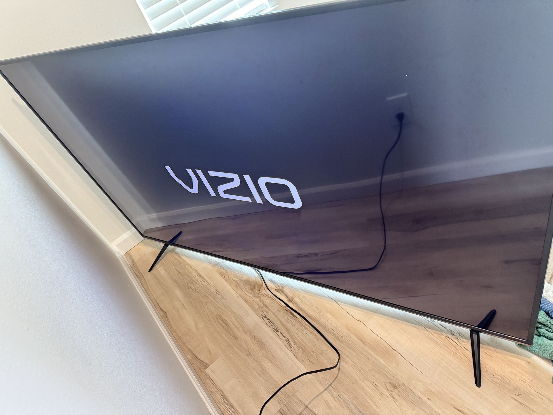 VIZIO - 70" Class V-Series LED 4K UHD SmartCast TV