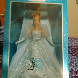Barbie 2001 Box never Opened Stunning Doll