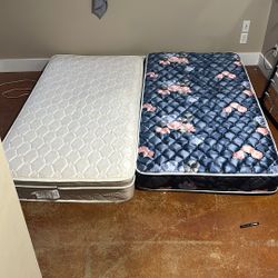 Full Trundle Bed. Includes Two Twin Mattresses. No Smoke No Kids No Spills Good Condition