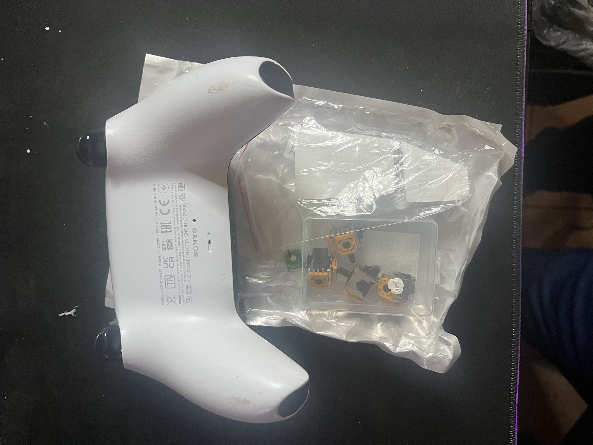 Controller And 2 keyboard And button Keyboard And Hdm Cable