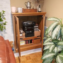 Oak TV Cabinet Very Good Quality ! Also Can Be Used As Shelf