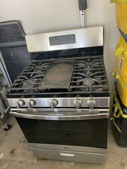 GE Gas Range in Stainless Steel with Griddle