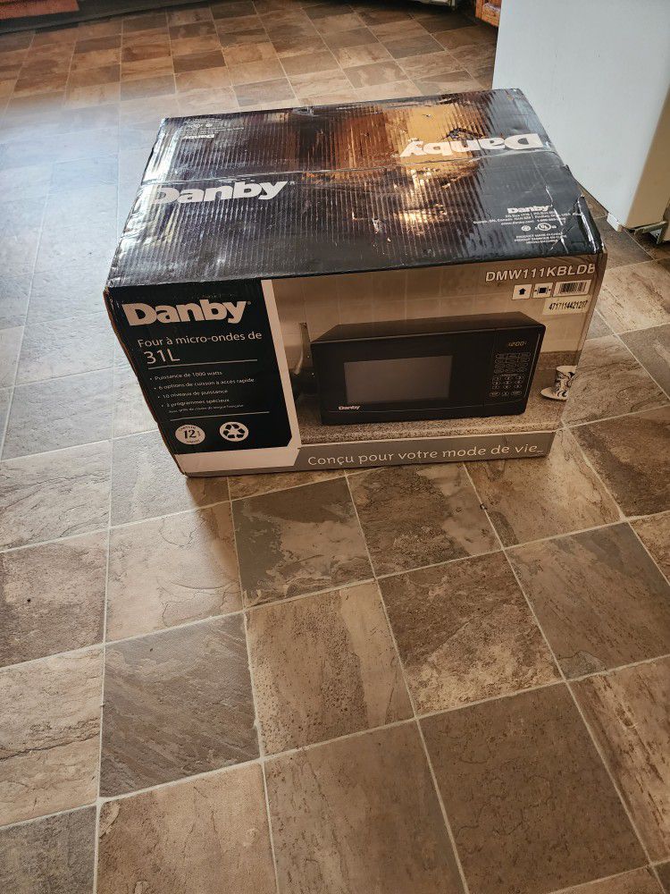Brand New D A N B Y 1.1 Cubic Feet Countertop Microwave This Is Cool Paid 145 Never Used Then Packed Up