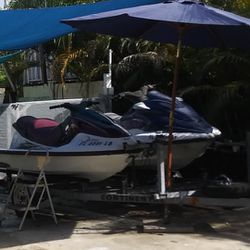 2 Jet Skis Yamaha 2000 And 2003 With Trailor