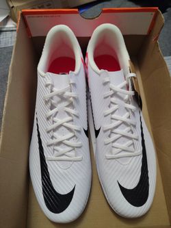 BRAND NEW!! Nike VAPOR 15 CLUB IC Soccer shoes. indoor court men's size 12