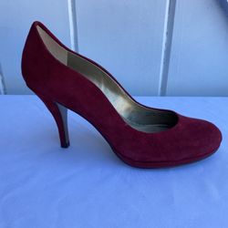 Tahari Colette Heels Women’s Size 7 M Red Suede Scalloped Round Toe Pump Classic