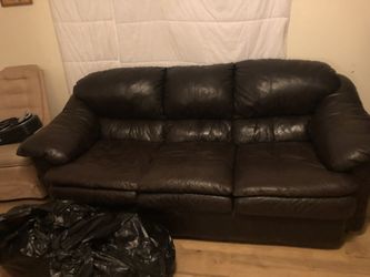 LEATHER COUCH - needs to be gone ASAP