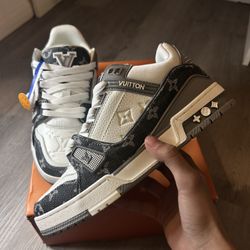 Lv Trainer Mens Sneaker