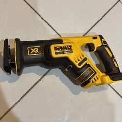 New DEWALT 20V MAX XR Reciprocating Saw Cordless, Brushless, Compact,Variable Speed, Pivoting Head, LED Light, Tool Only