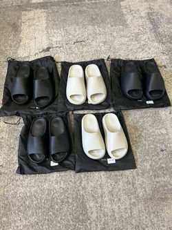 Yeezy Slides Size 6