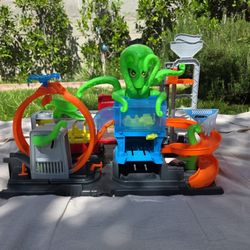 Hot Wheels City Ultimate Octo Car Wash Playset