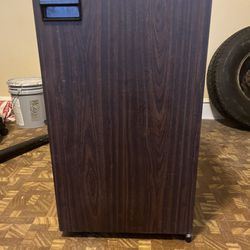 Small Refrigerator/Room Size 