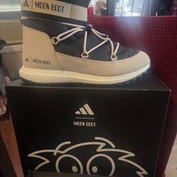 New Addidas Moon Boot Size 10