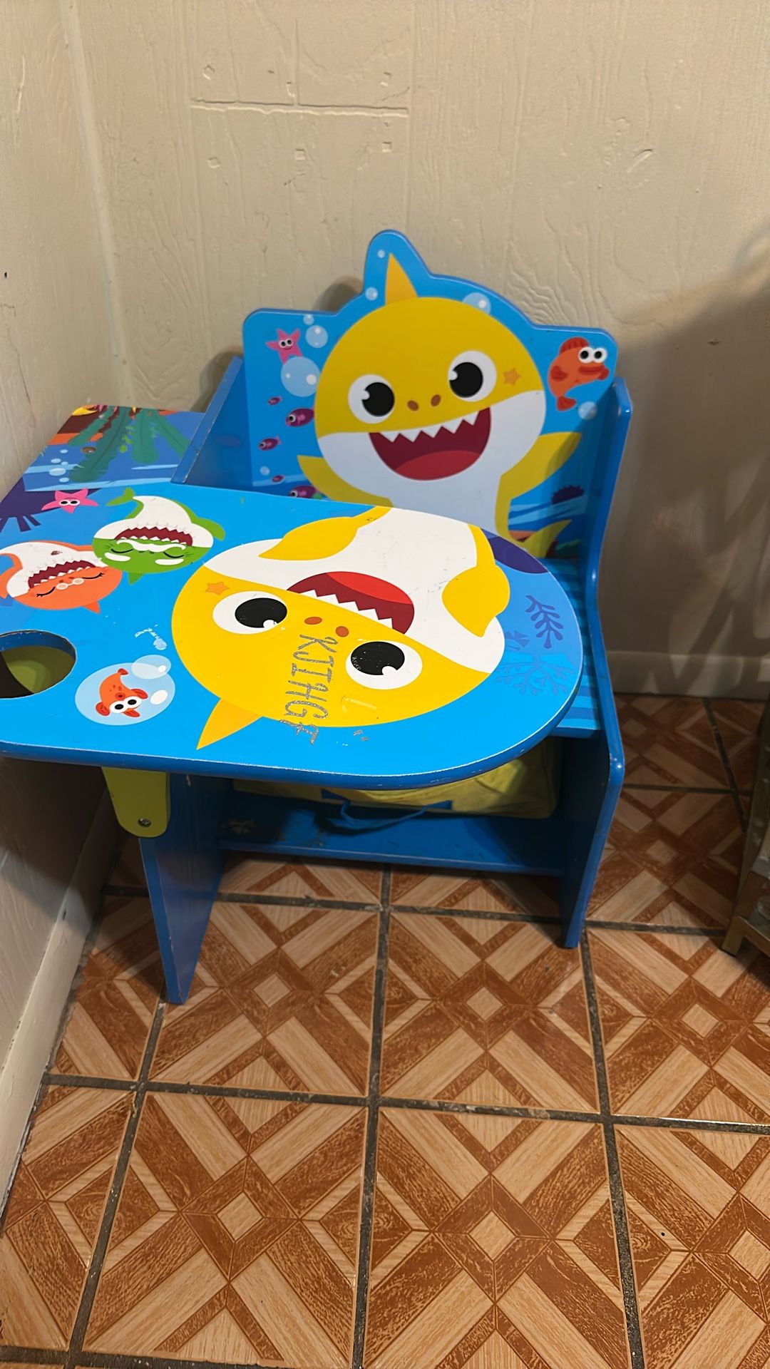 Escritorio , Table Baby Shark