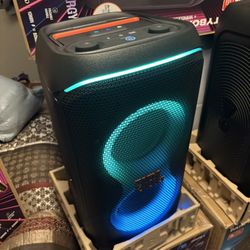 JBL «Partybox Club 120» Bluetooth Portable Speaker LED Lights, 160W Bass, JBL Pro Sound (NO MIC)