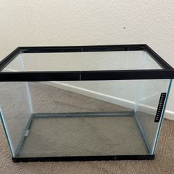 Aquarium/Terrarium 24”Wx12,5”Dx 17”H In Excellent Condition 