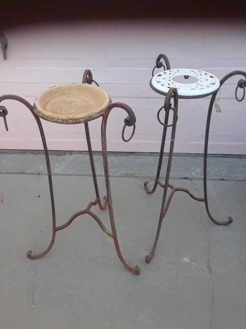 Wrought Iron plant holders  (PLEASE VIEW MY PROFILE FOR MANY BRAND NEW DISCOUNTED ITEMS FOR SALE)