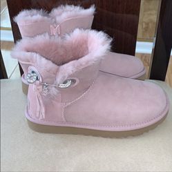 Ugg Women’s Josey boots New No Box  Size 6