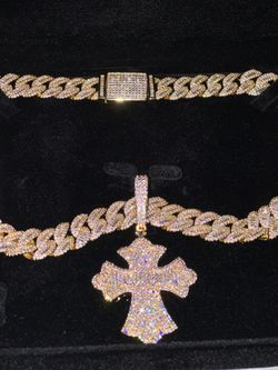 18 k Gold Plated 16 mm baguette Cuban Link & Cross Pendant 