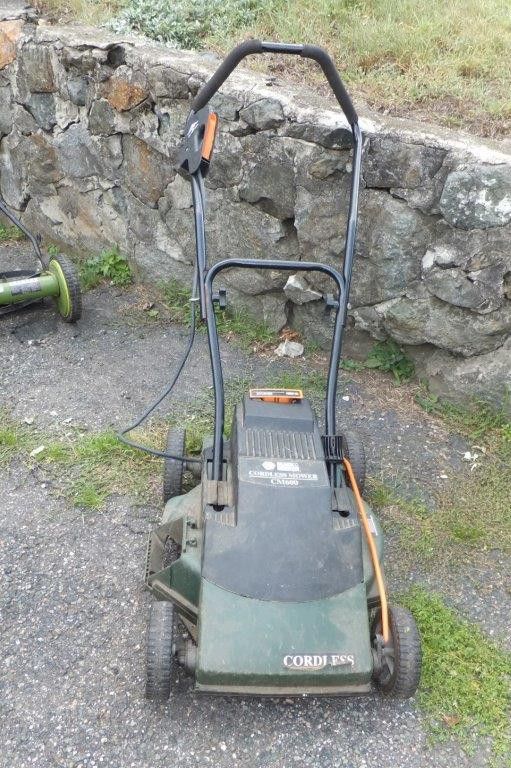 Black and Decker Electric Cordless Lawn Mower - Needs Battery