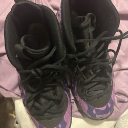 Purple camo sneakers c 2.4m size 5