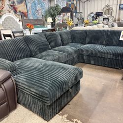 Pull Out Sectional 