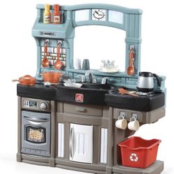 Step2 Best Chefs Kids Kitchen Playset, Indoor/Outdoor Kitchenette, Interactive Play with Lights and Sounds, Made of Durable Plastic