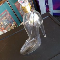 GLASS HIGH HEEL DECANTER 