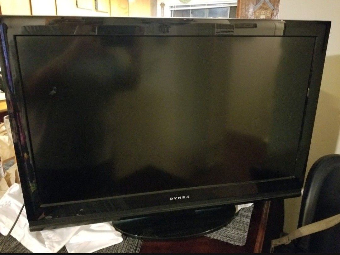 Dynex 32 Inch Flat Screen TV