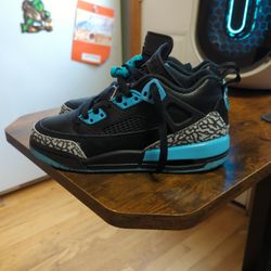 Kids Jordan Spizike Low (Blue) Size 4y 
