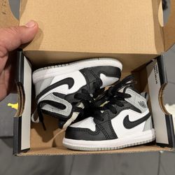 4C toddler shoes $40