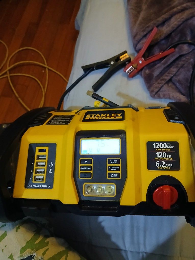 Stanley Fatmax 1200 Peak Amp Jump Starter / Air Compressor