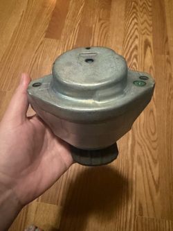 BMW E60 5-Series Drive & xi Engine Mount OEM  Right