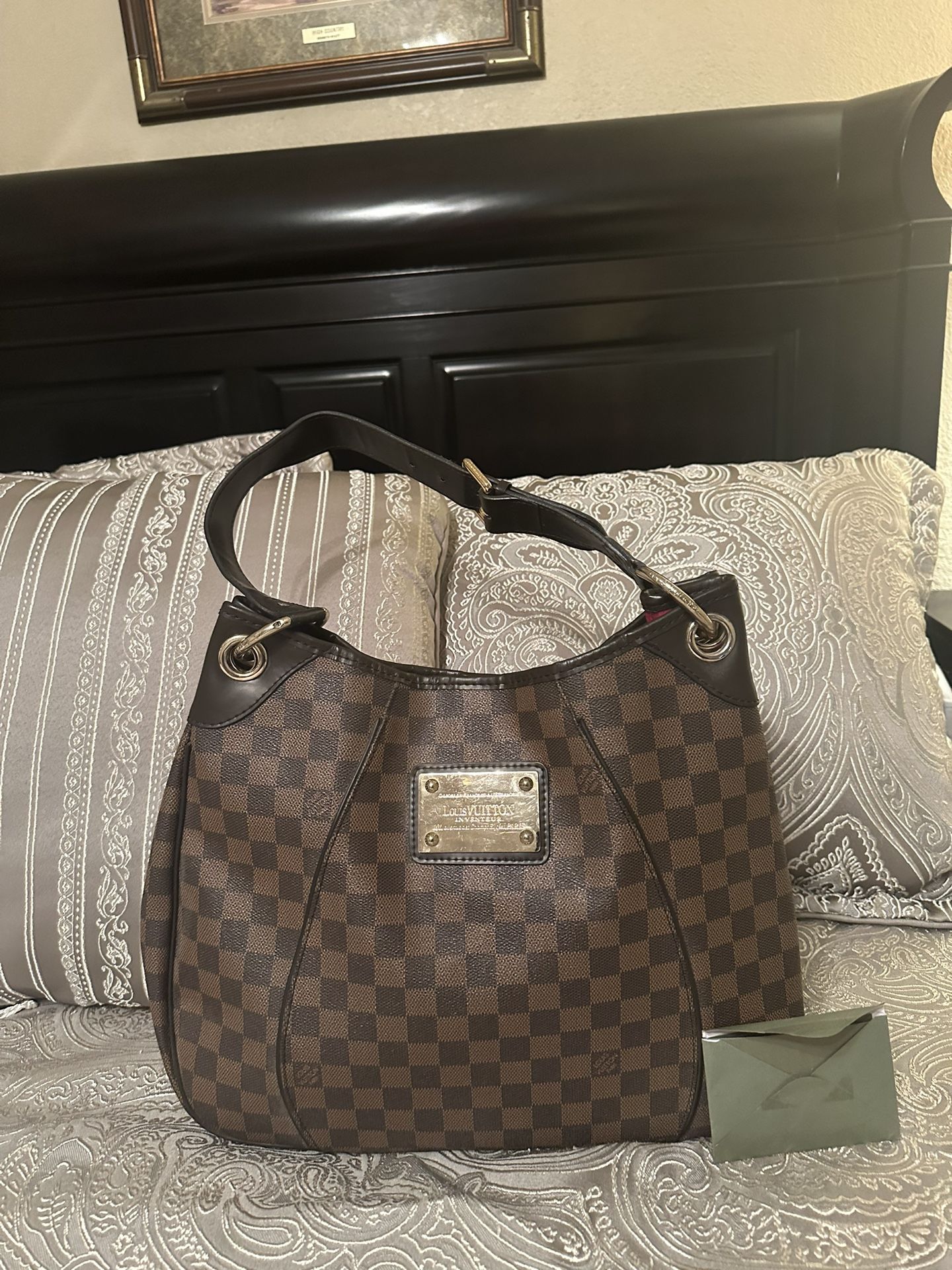 LOUIS VUITTON GALLIERA LEATHER HANDBAG IN GREAT CONDITION