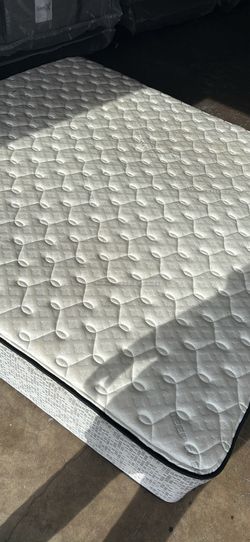 King size xfirm cooling mattress good condition