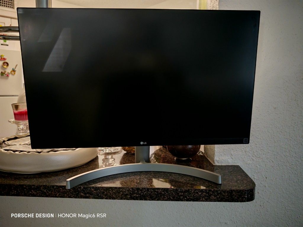 LG - 27UK600-W 27" IPS LED 4K UHD FreeSync Monitor