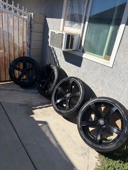 SRT 22” WHEELS 5 spoke