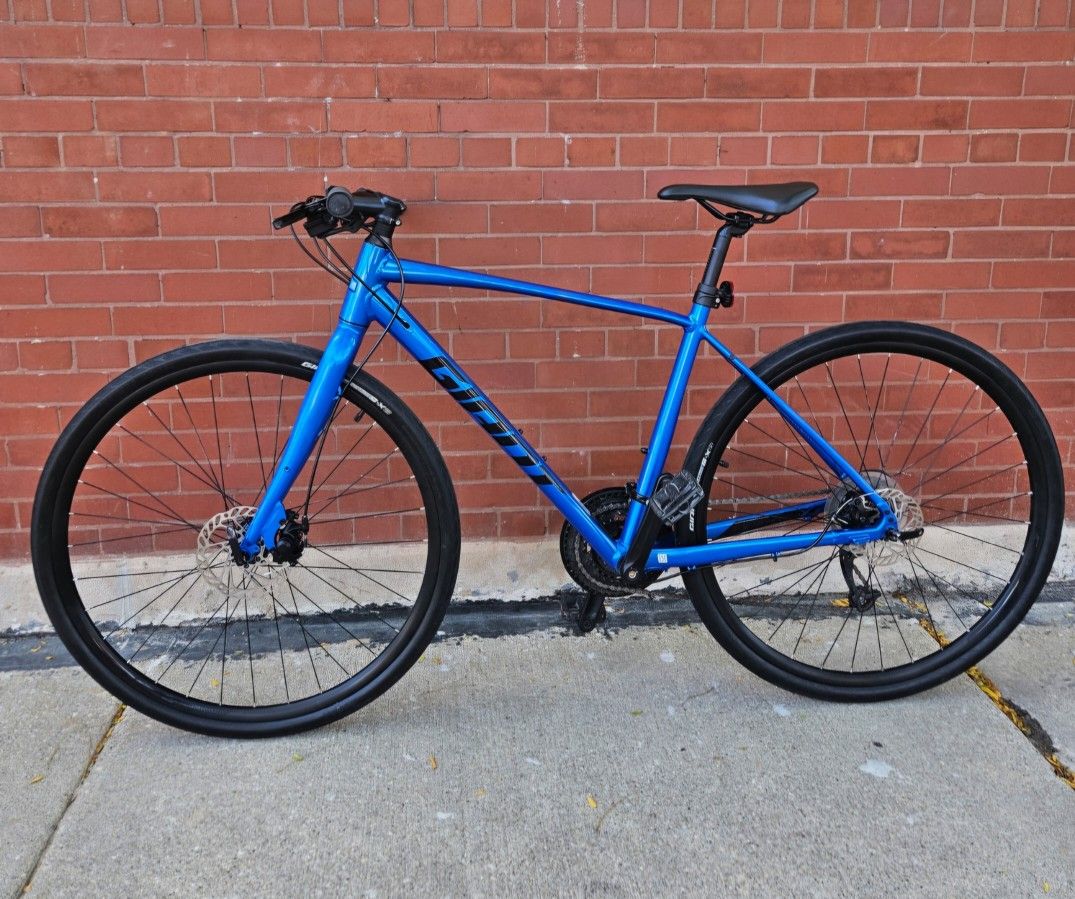 Like New! Giant Escape Hybrid Bike 