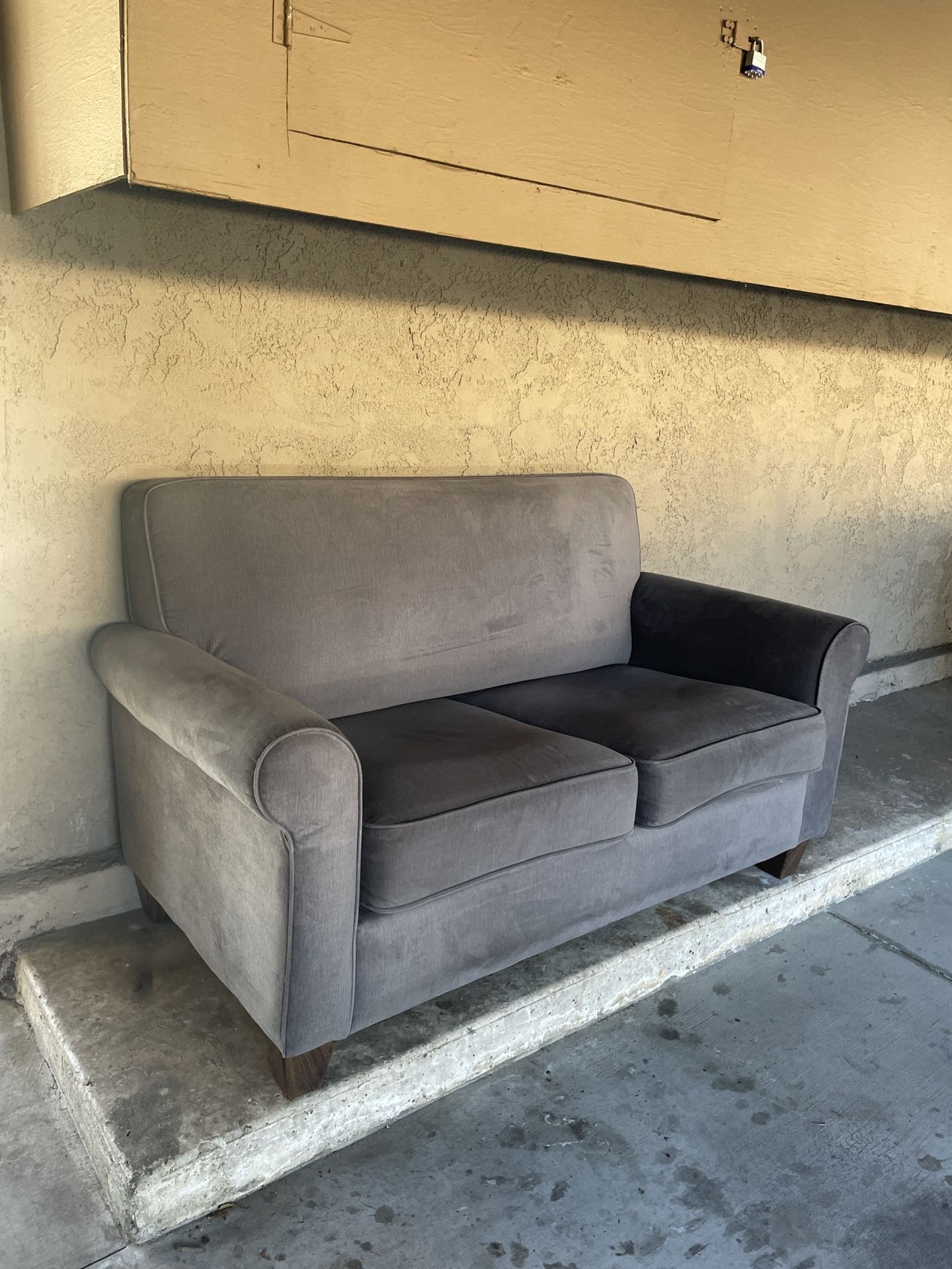 Couch/Loveseat