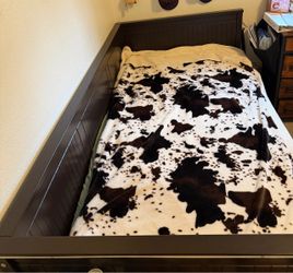 Twin bed