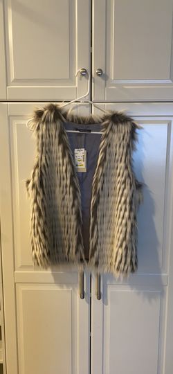 Women’s fur vest with tags