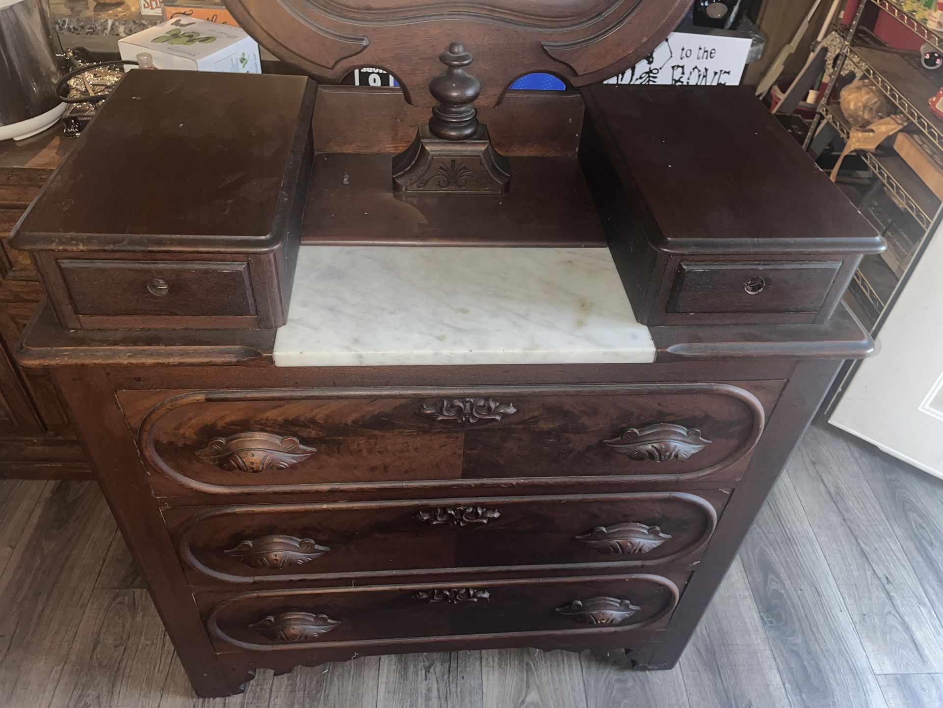 Victorian Walnut Chest Of Drawers w/mirror