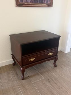 Vintage Queen Anne Style Accent/End Table