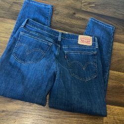 Levi jean boyfriend  size 27