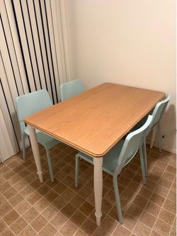 Dining table and chairs set