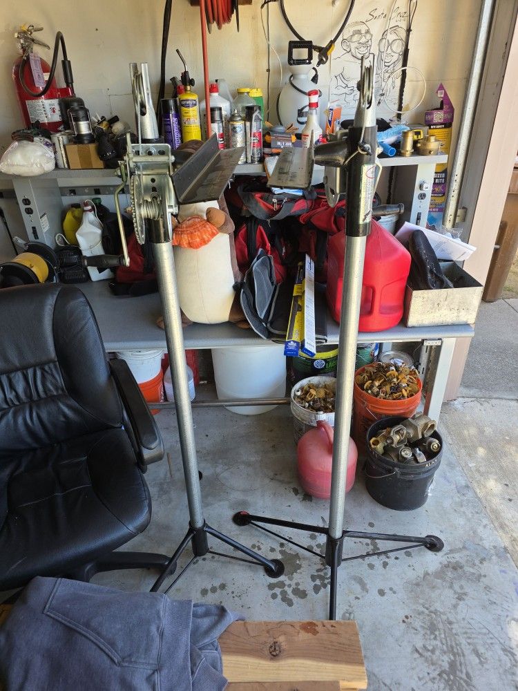 Tripod pulley system